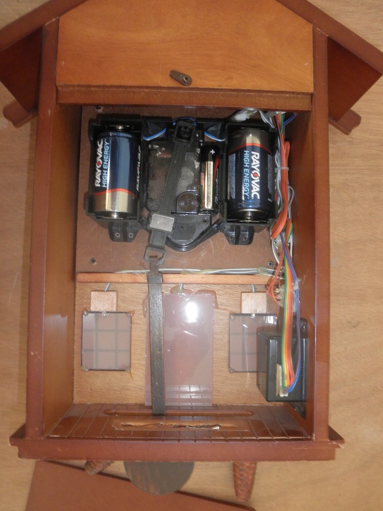 Cuckoo Clock John Wayne battery operated working 1 Day CK3220
