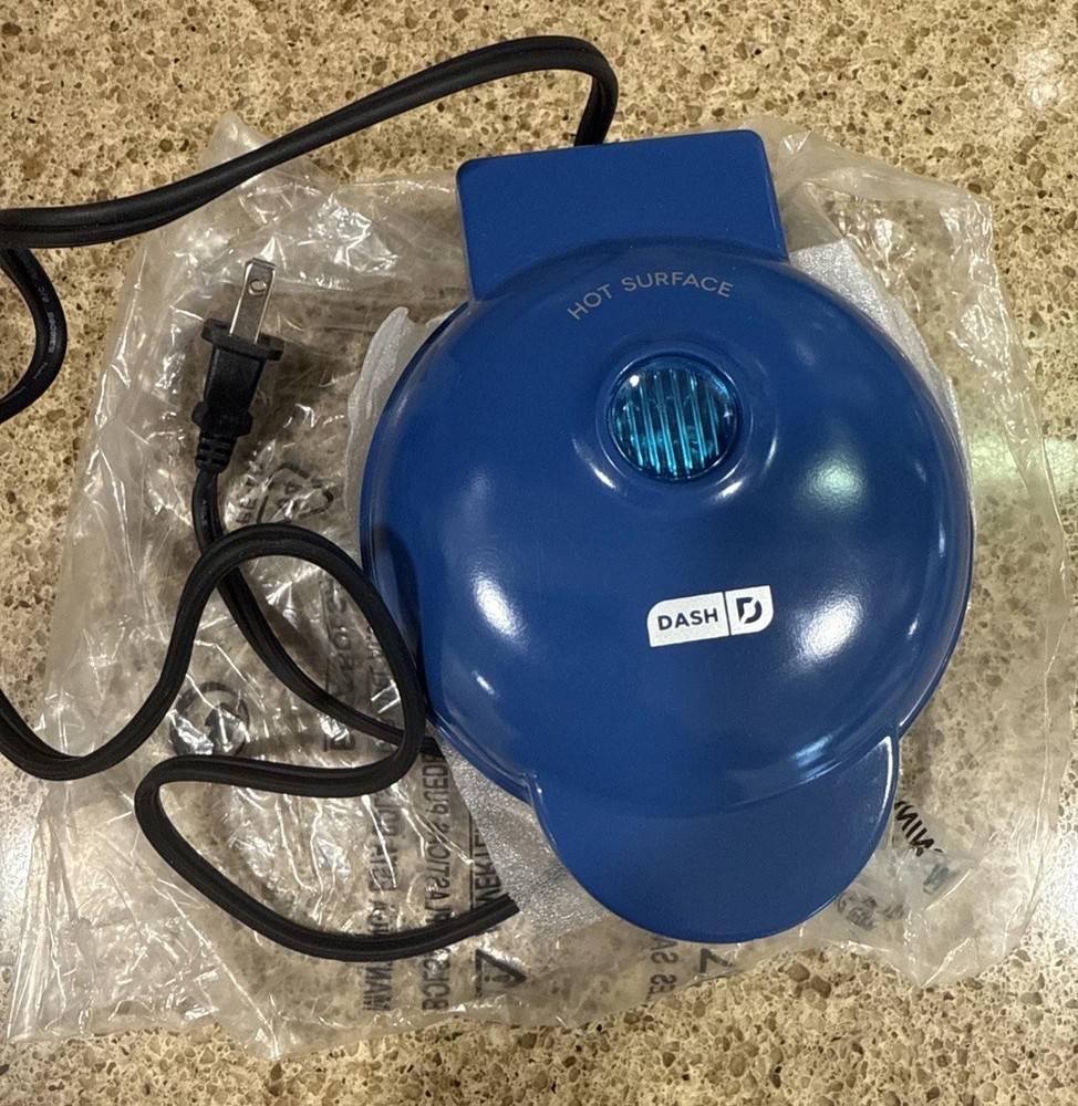 Dash Snowflake Mini Waffle Maker 4” Surface 350watts NWOB B11