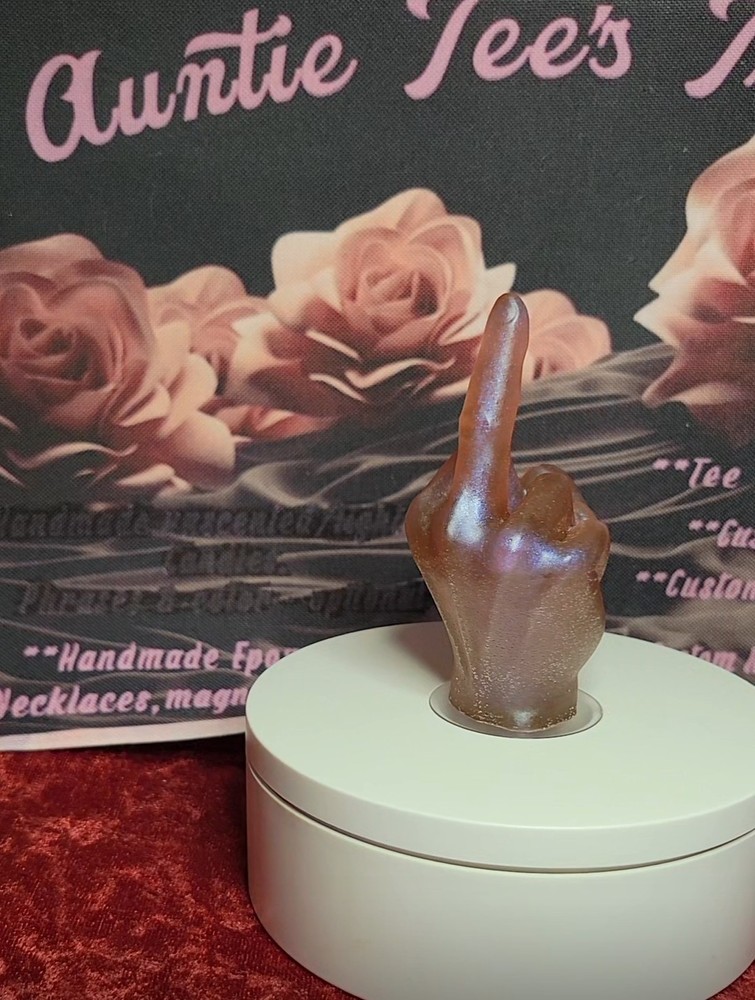 Resin art middle finger