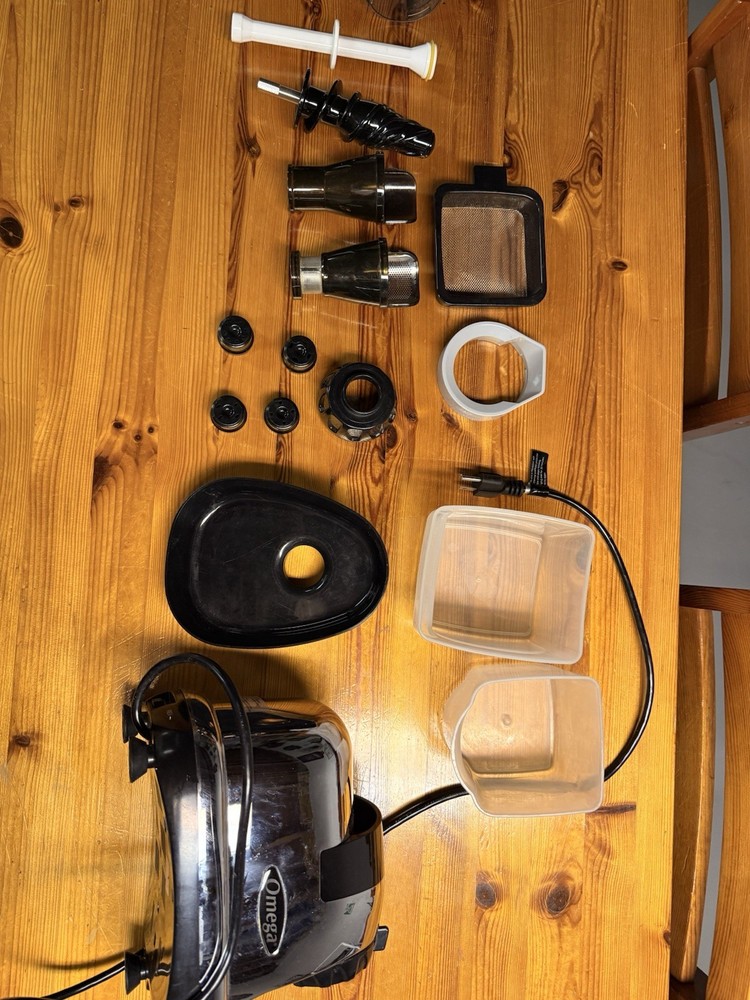 Omega Juice Extractor Juicer, Model 8005, It Works!