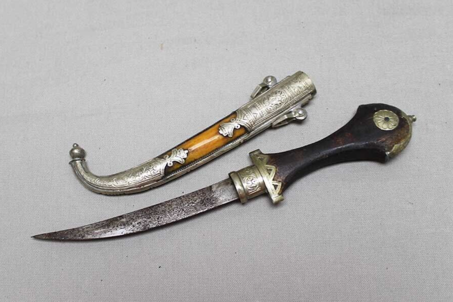 Small Middle Eastern Curved Dagger . DW3004cxcc