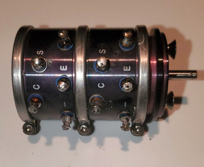 SAKAE FSCB30AG Non-Linear 2 ganged Potentiometer -Plastic resistive element type