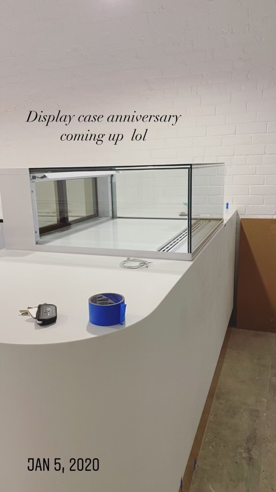 Refrigerated bakery display cases, Reveal NE3613RSV, Structural Concepts