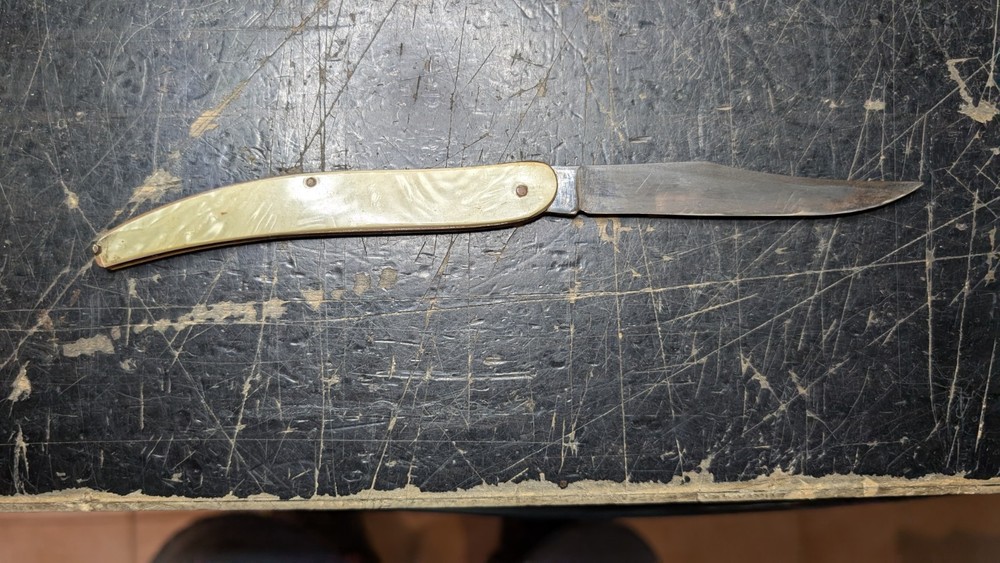 Vintage Folding Knife with bakelite handle blade measures @4"