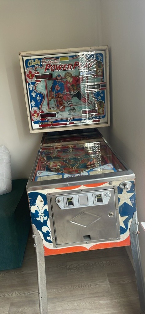 Vintage Bobby Orr Power Play Pinball Machine