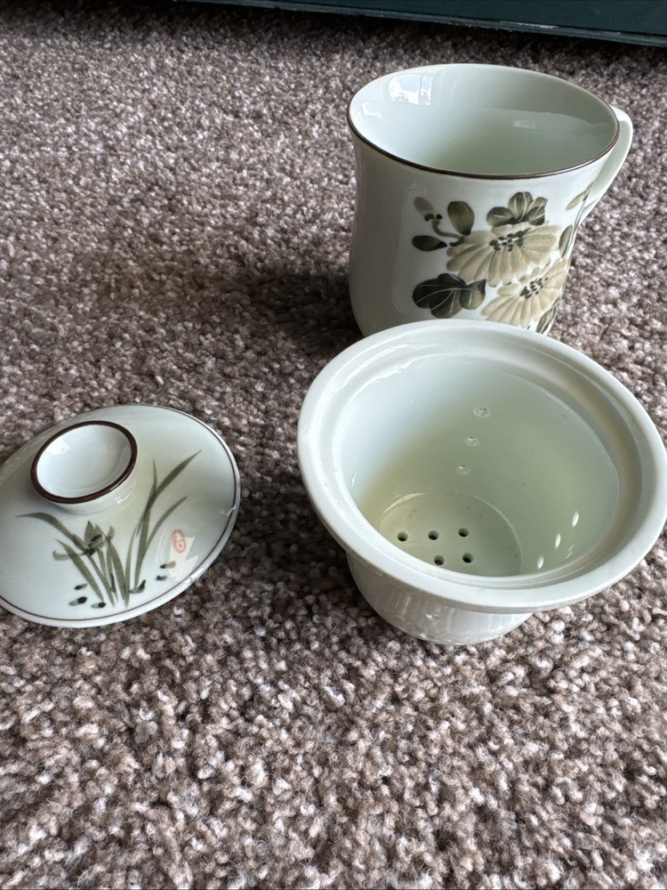 Ceramic Tea Infuser/Mug With Lid - Flower Design - Great Condition