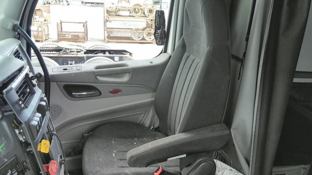 Replaces 2020 PETERBILT 579 FRONT SEAT ,  OH