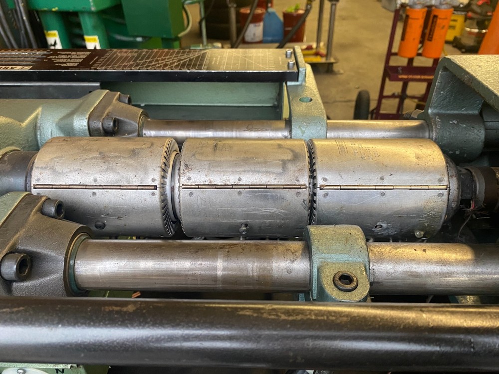 Arburg 28 ton plastic injection machine