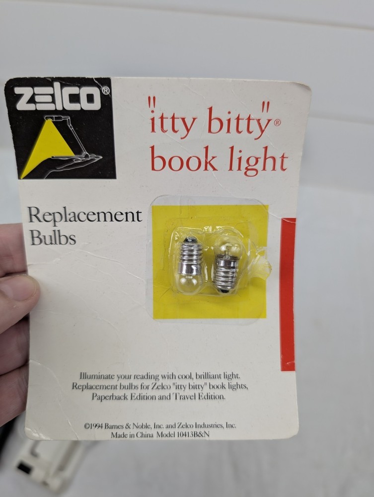 The Itty Bitty Book Light Storage Bag Replacement Bulbs Reading Zelco Vintage
