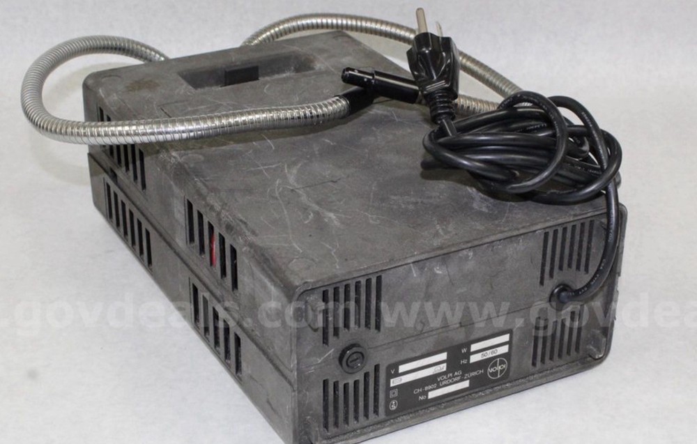 Volpi AG Intralux 5000 Fiberoptic Laboratory Light Source Portable Unit