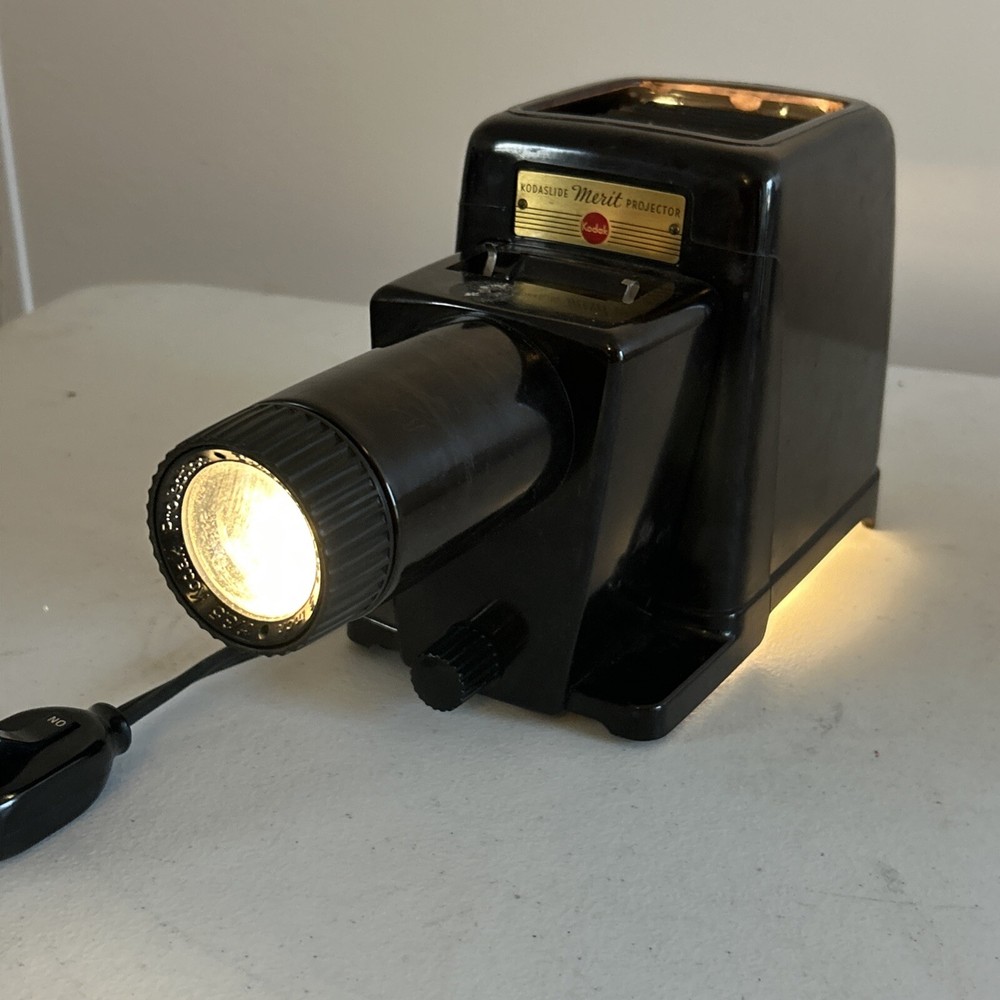 Kodak Kodaslide Merit Slide Projector. Working