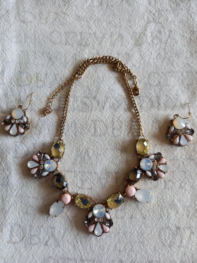 Necklace & Earring Set (White, Pink, Grey)