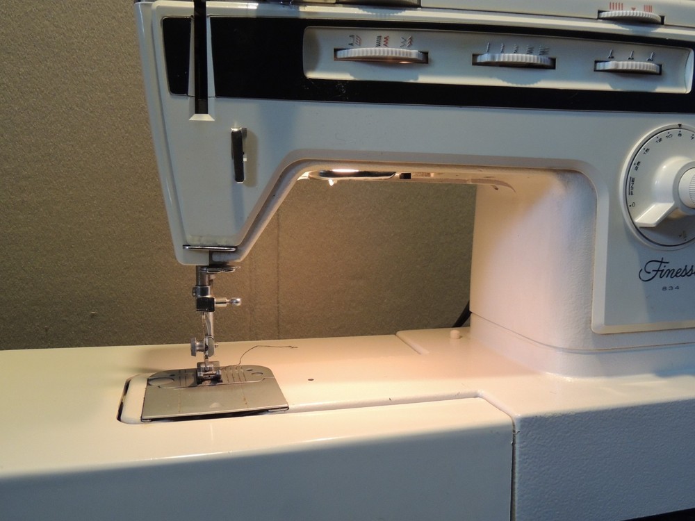 Finesse 834 Sewing Machine