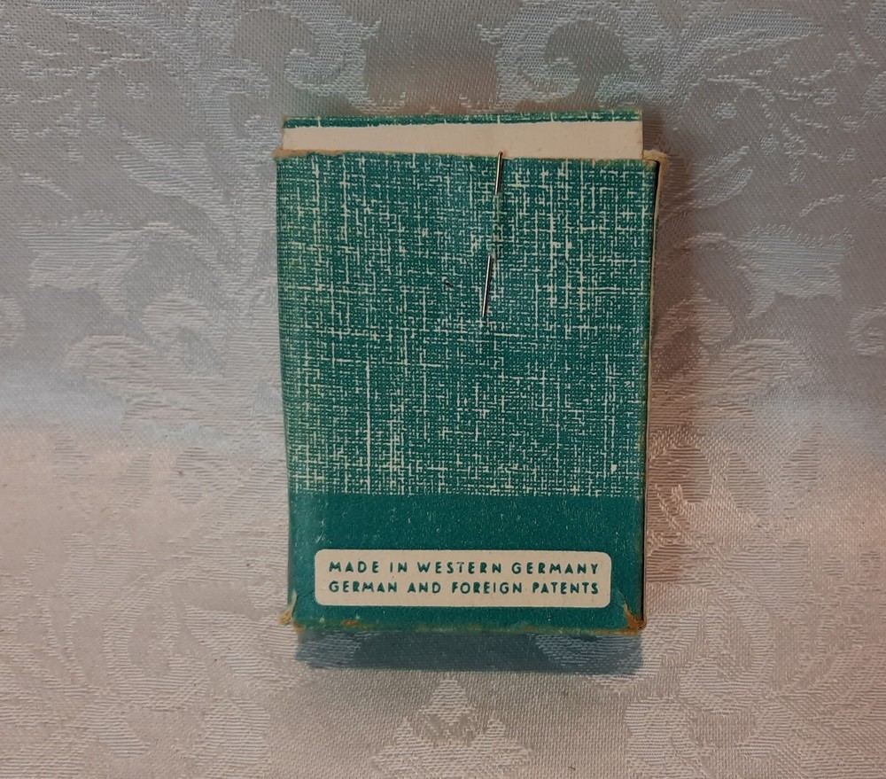 Vintage Plastic Hexe Automatic Needle Threader with Instructions Antique