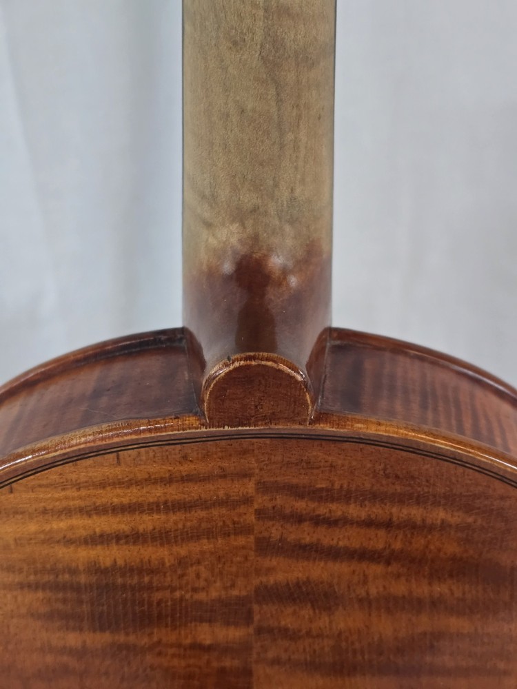 Amati's Fine Instruments Model AFV-017 4/4 Violin with Bow & Case