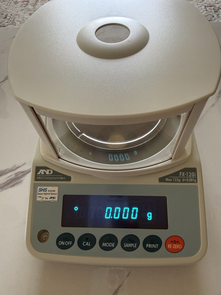 A&D FX-120i Precision Lab Balance, Compact Scale 122gX0.001g,Draft Shield