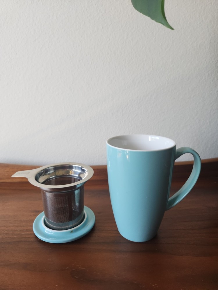 Sweese light teal blue ceramic 12 oz mug, cup with steeping tea basket & lid