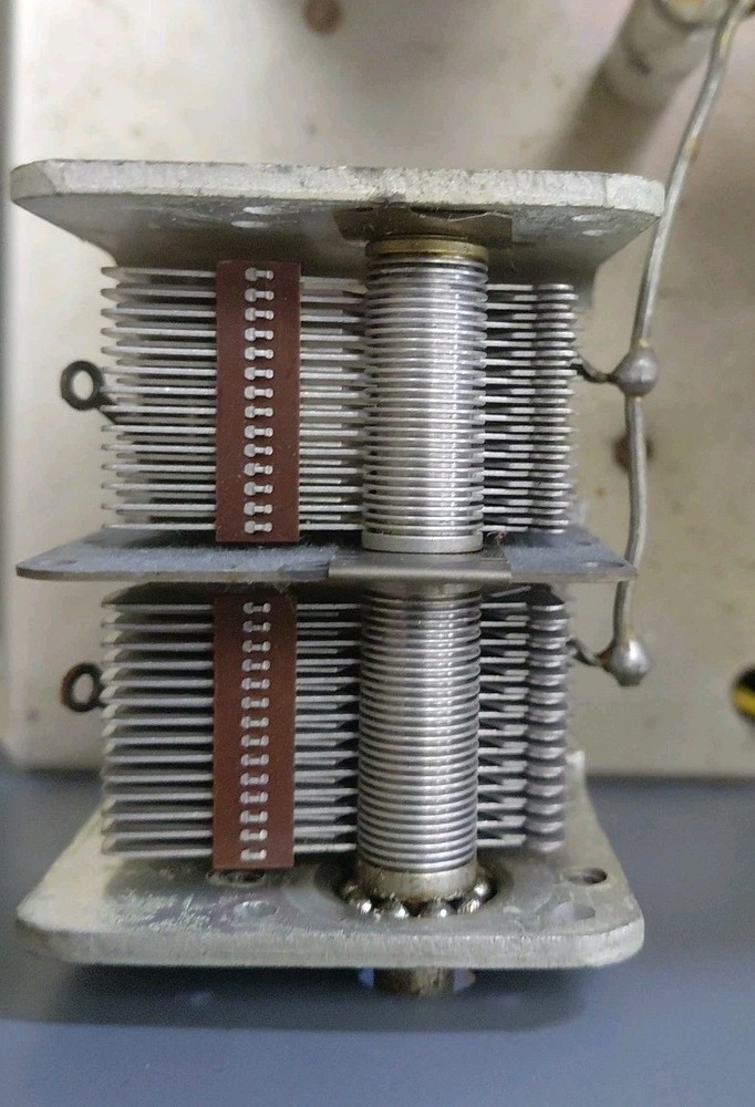 Hallicrafters HT-40  Plate loading