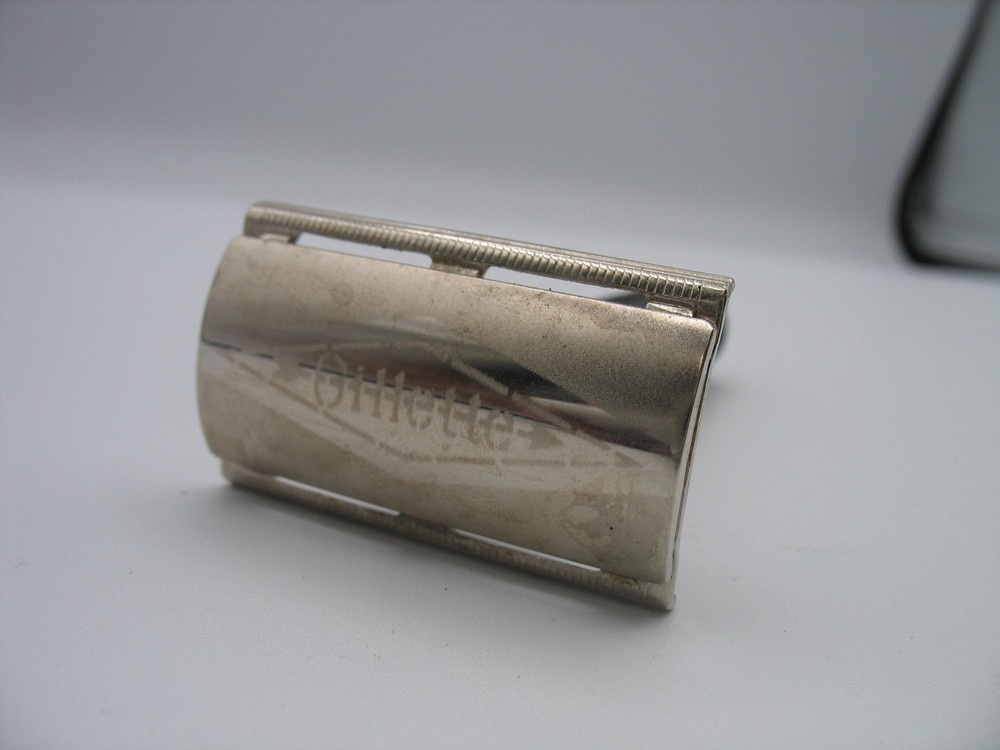 VINTAGE GILLETTE TECH RAZOR IN ORIGINAL BOX