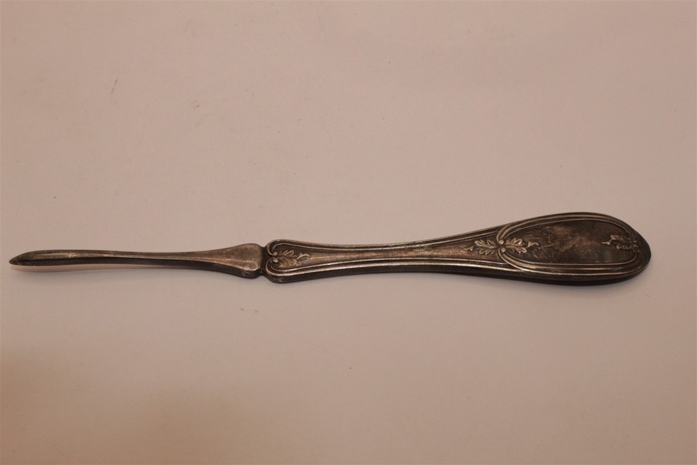 VINTAGE NUT PICK 5 1/8" (READ)