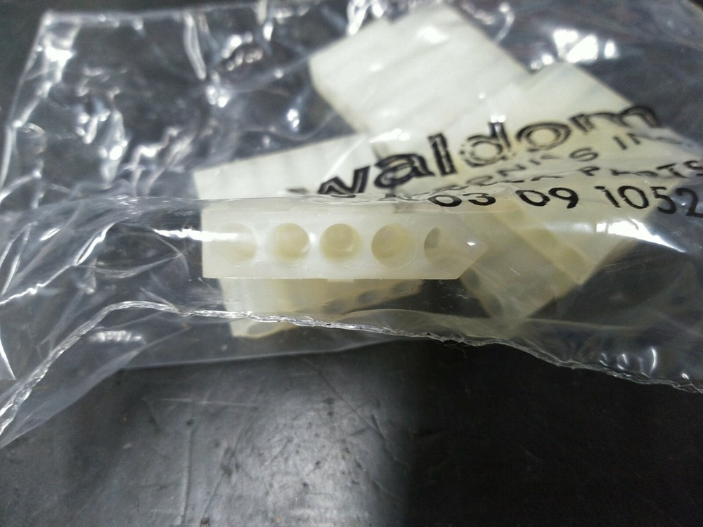 (5) Waldom Molex 03091052 5-Position Single Row Connector