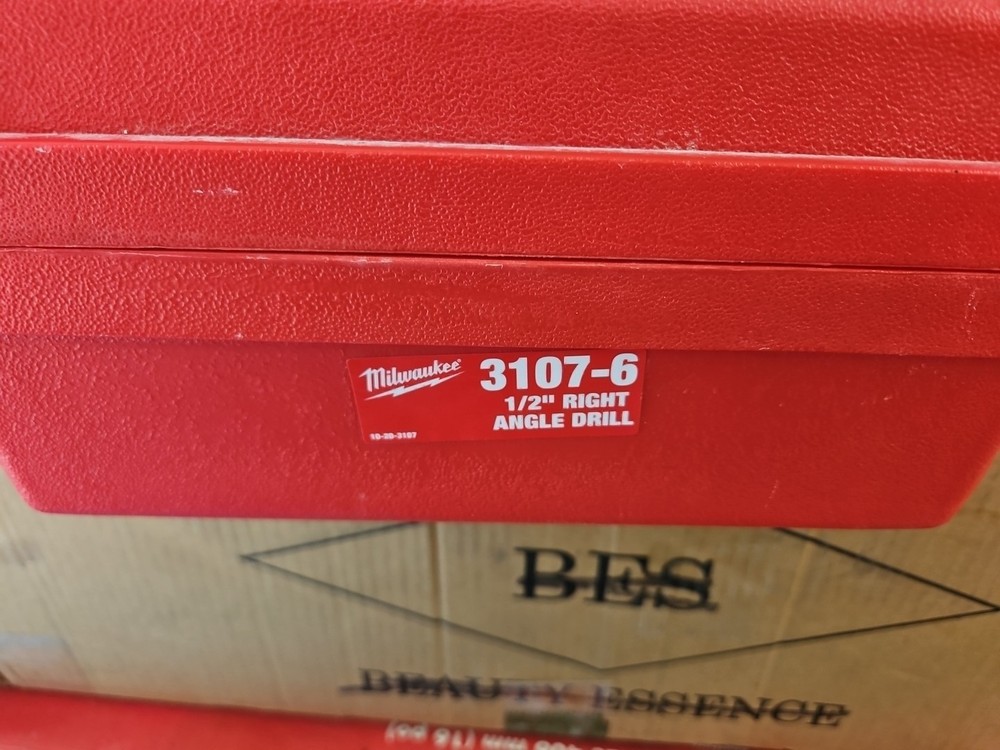 Milwaukee 1107-1 1/2in D-Handle Right Angle Drill Kit