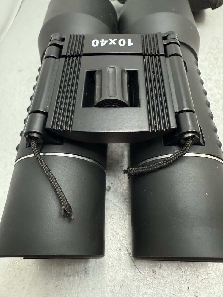 Condor Compact Performance Binoculars 10x40 With Storage Case, Snapped Strap !!