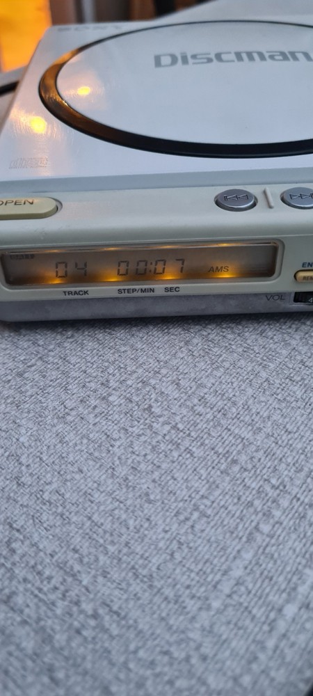 Vintage SONY Discman Personal CD player D-40, White