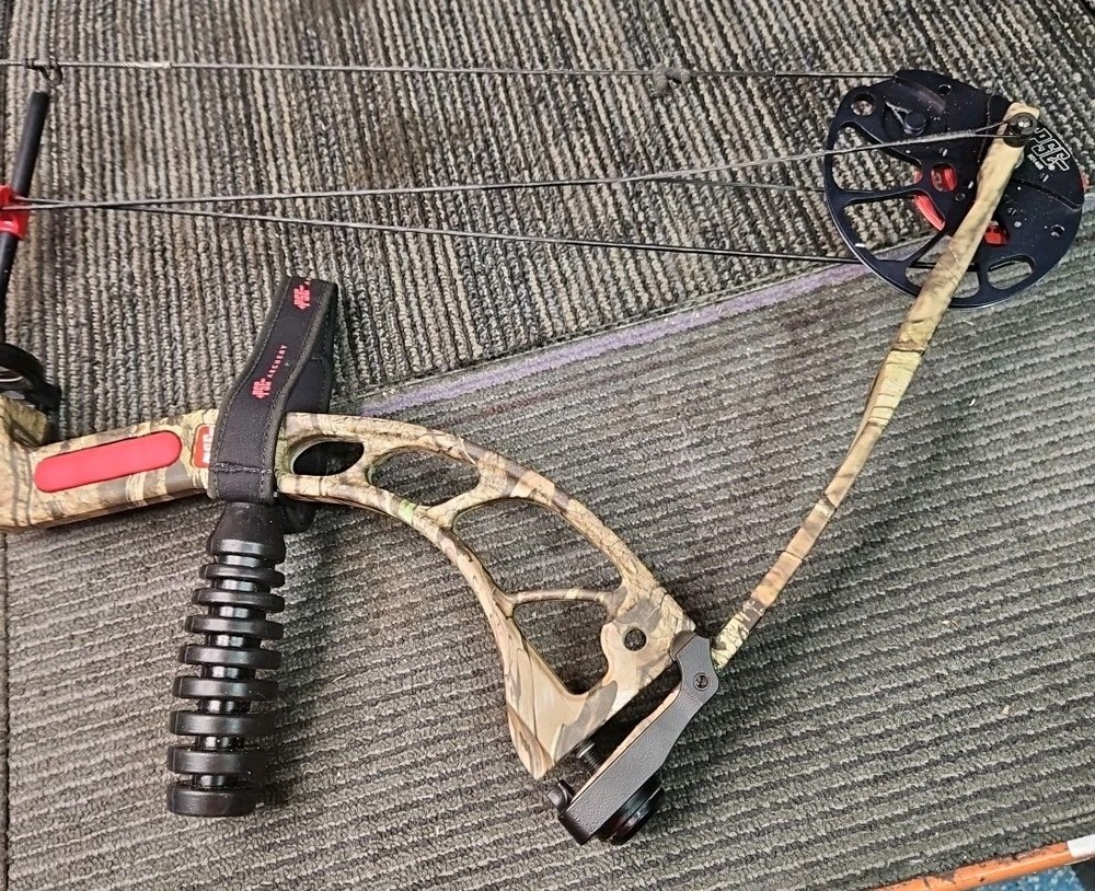 PSE Archery Rally Hunting & Target Compound Bow with Soft Case