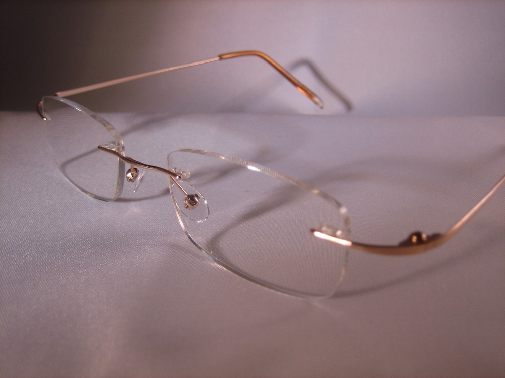 Very Lightweight READING GLASSES ( FRAMELESS ) - Almost Invisible #1098