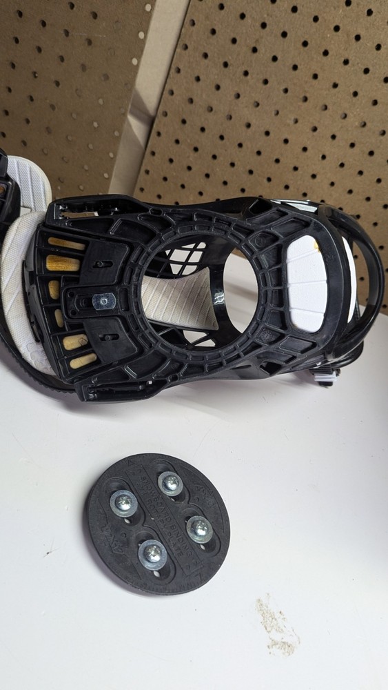 *UNKNOWN SIZE* Sapient Snowboard Bindings With Rotary Plates Black And White
