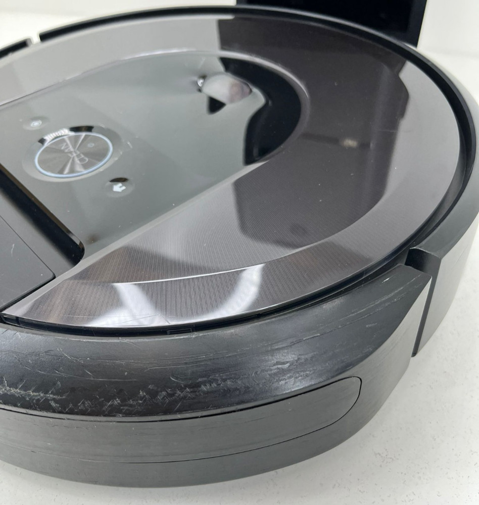 iRobot Roomba i7+ Robot Vacuum with Self-Emptying Base- Pre-Owned