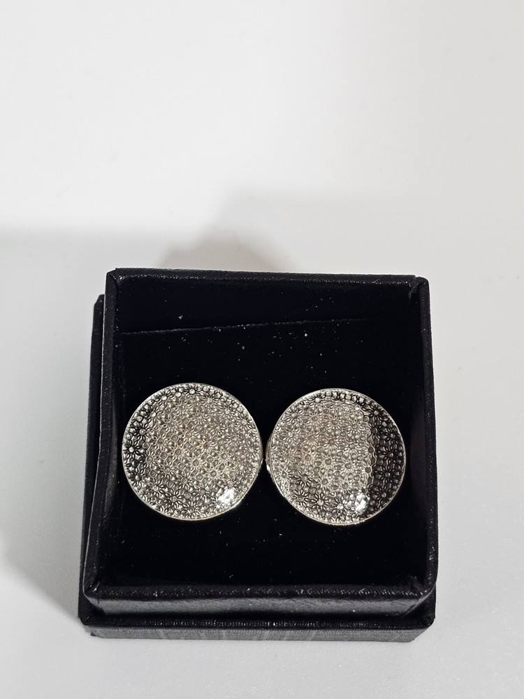 Cufflinks