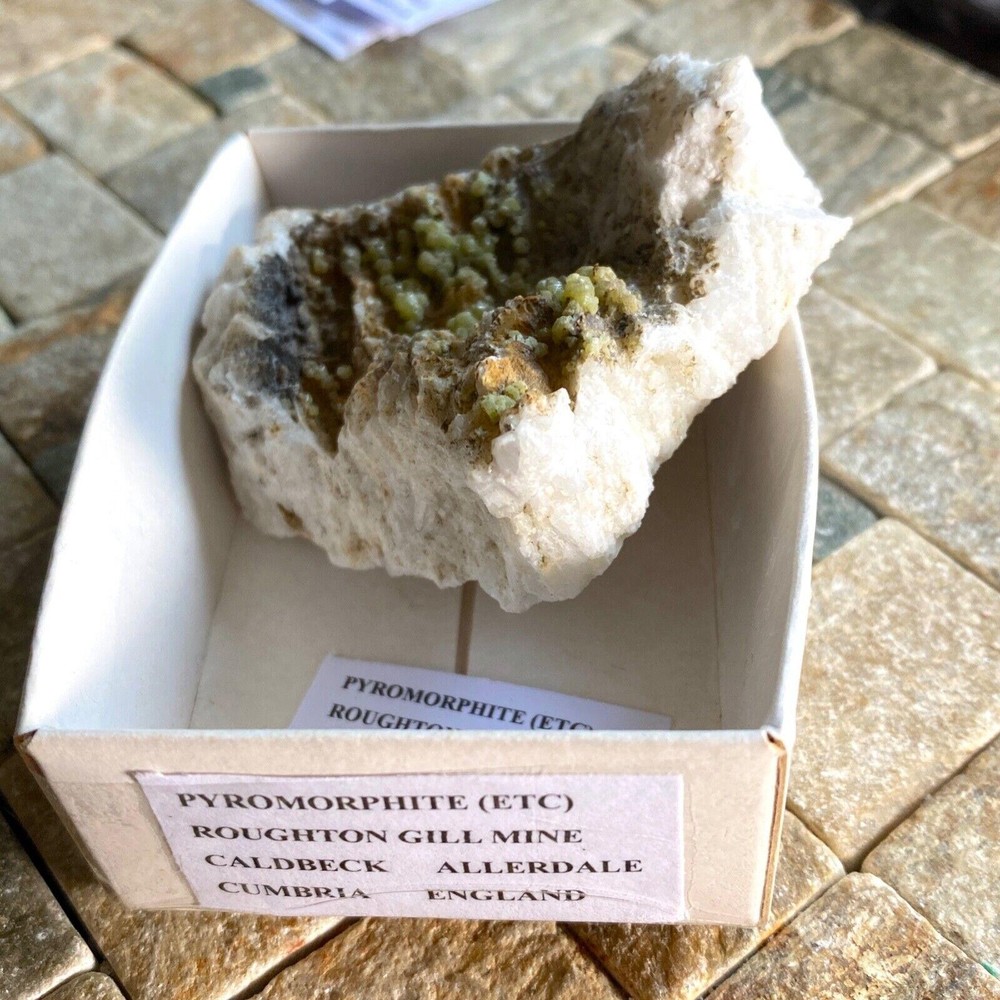 PYROMORPHITE ON SOLID QUARTZ FROM ROUGHTON GILL MINE. 66g MF1146