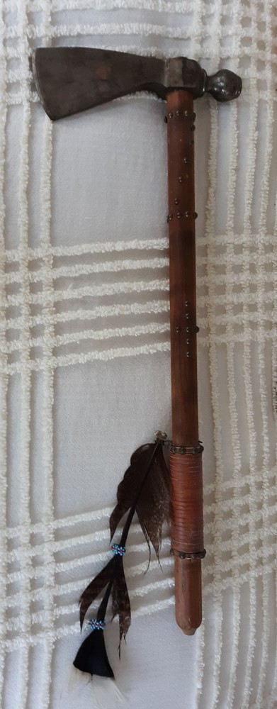 Tomahawk with Smoking Bowl - age Ax - Beads, feather & Studs - AX