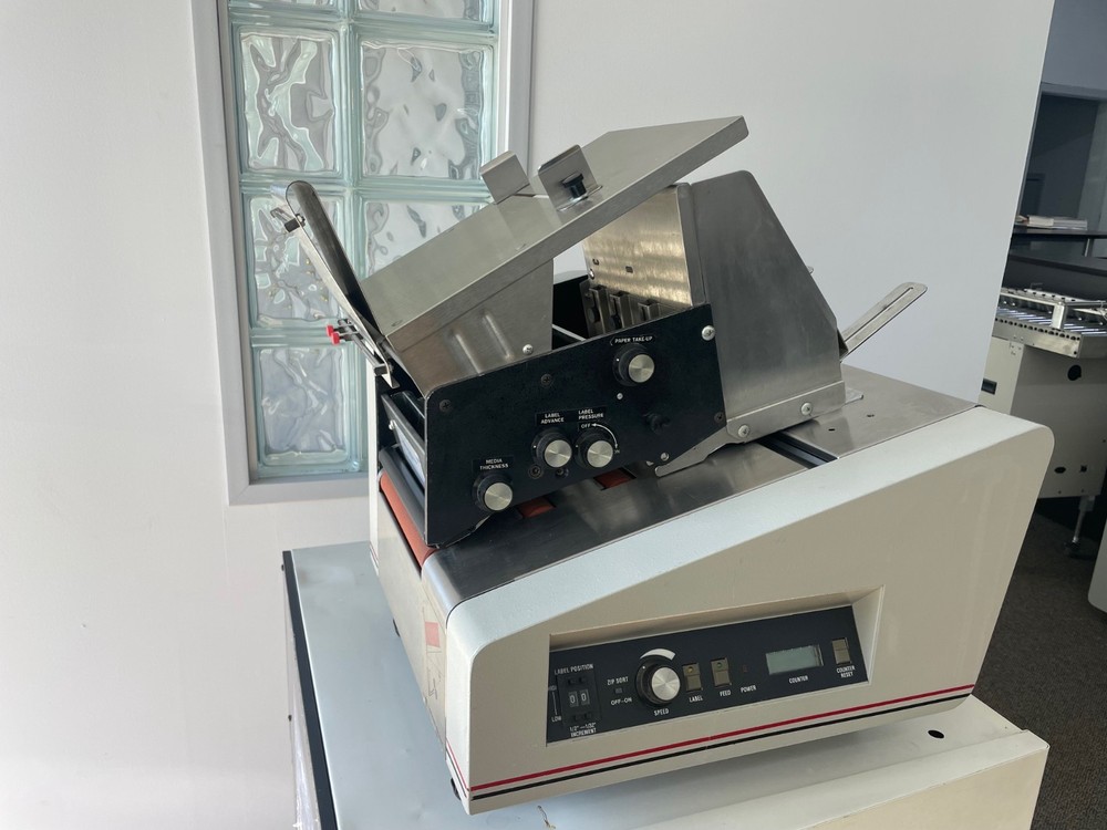 ASTRO ATS-9300 Label Affixing Machine