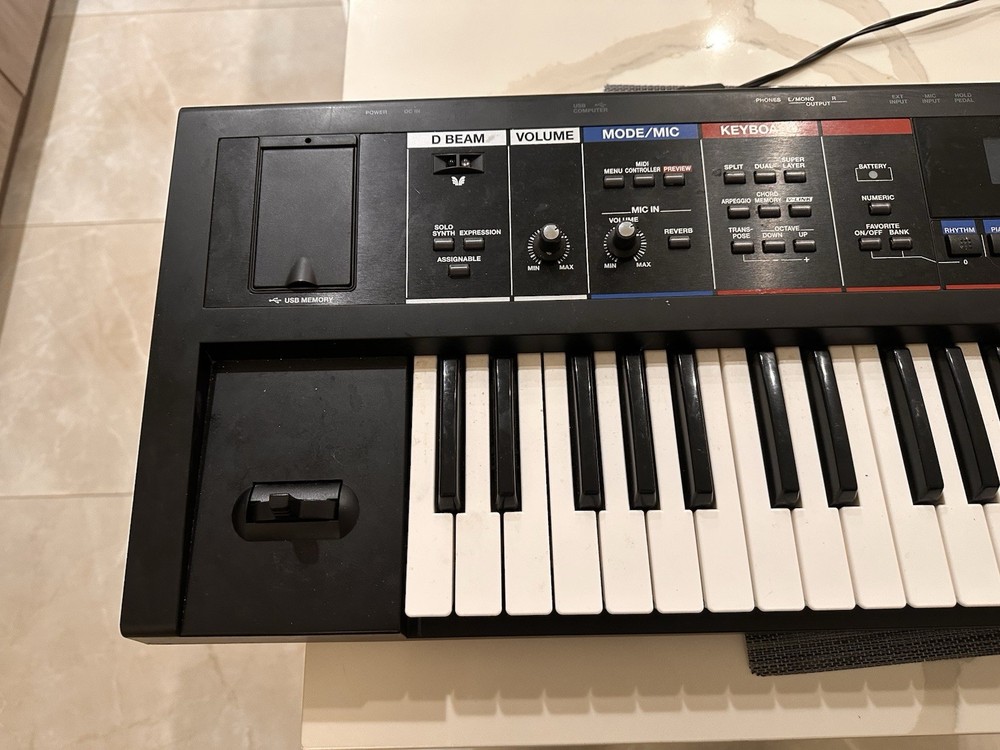 Roland Juno-Di Keyboard Synthesizer - Works great!