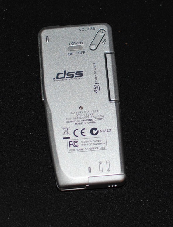 OLYMPUS DS-2300 W/ Data Transfer Cable, Original Box, CD, Instructions, XD card