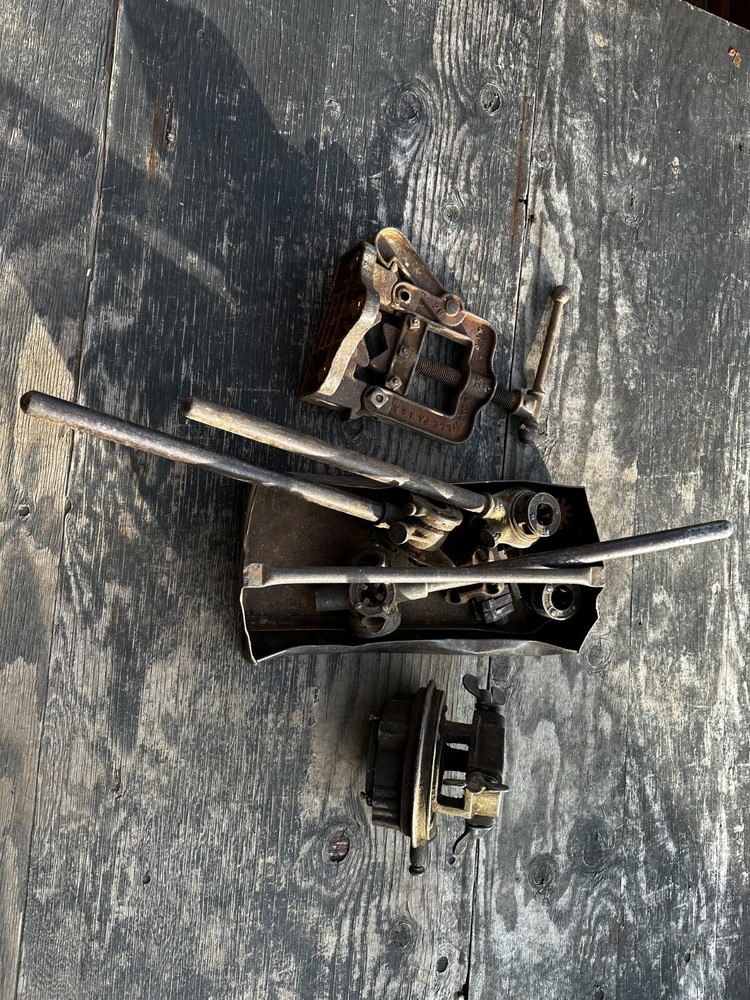Vintage Rigid Pipe Threading Set With Yost 52 Vice