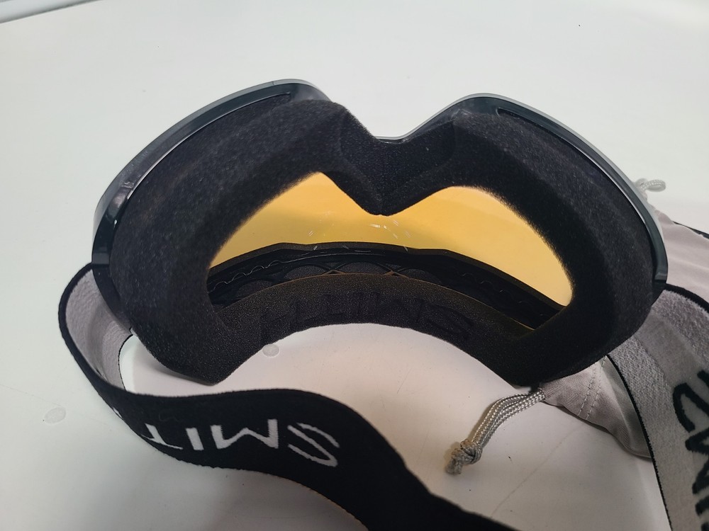 Smith Frontier Snow Goggles Blue Lens Mirrored Medium Fit.