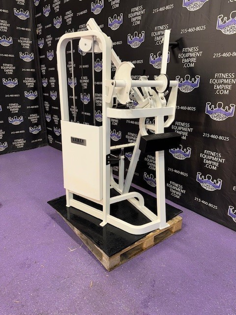Cybex VR2 Bilateral Diverging Lat Pulldown