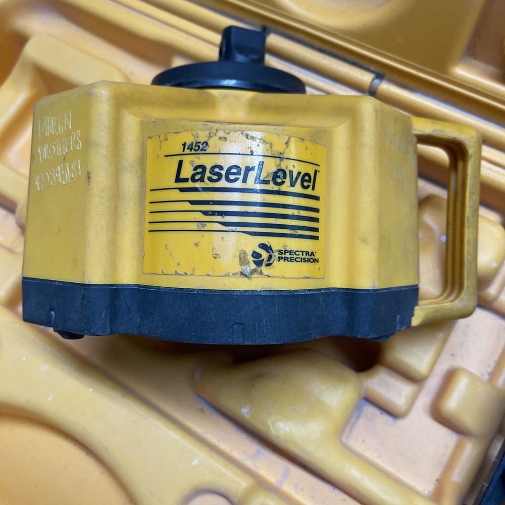 SPECTRA LASER LEVEL PRECISON WITH CASE