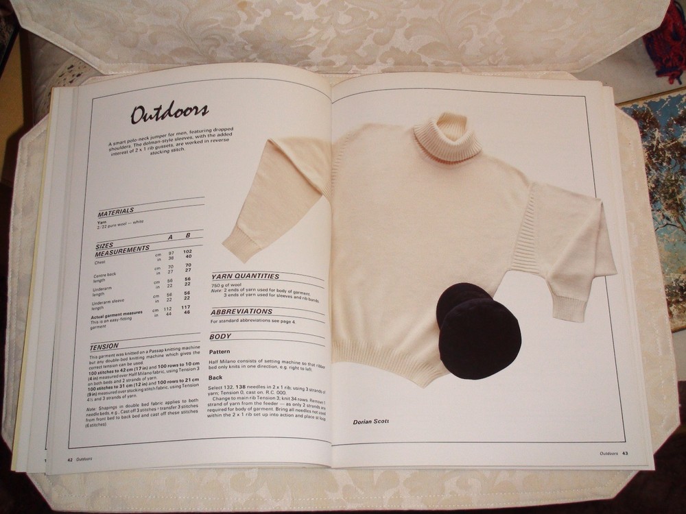 KNITTING MACHINE BOOK AUSTRALIAN DESIGNER KNITS