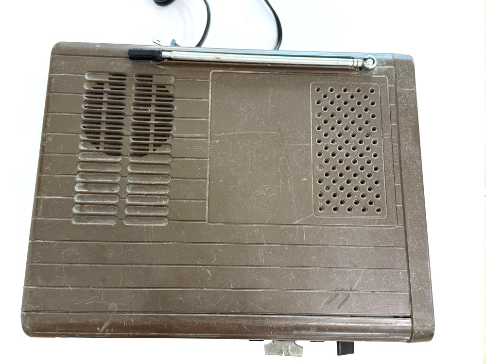 VINTAGE PANASONIC SOLID STATE PORTABLE TELEVISION TR-525
