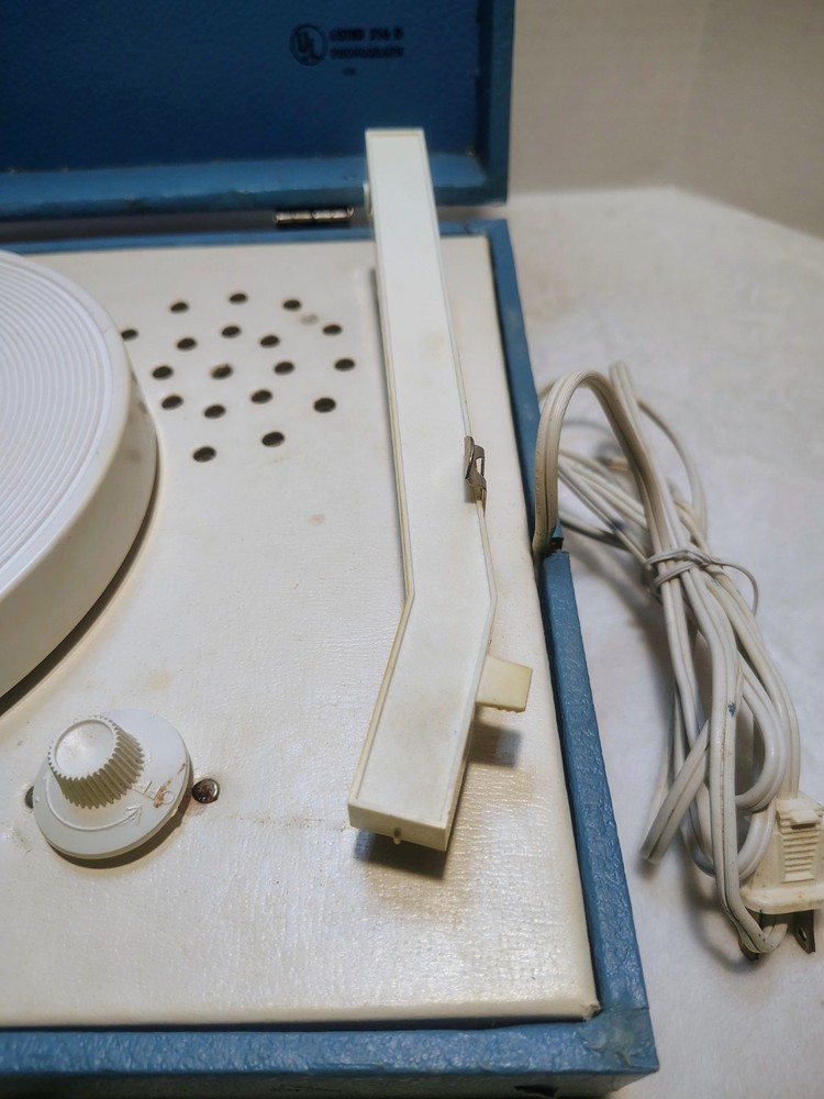 Vintage Imperial Party-Time Solid State Model 100 Portable Record Player 33/45