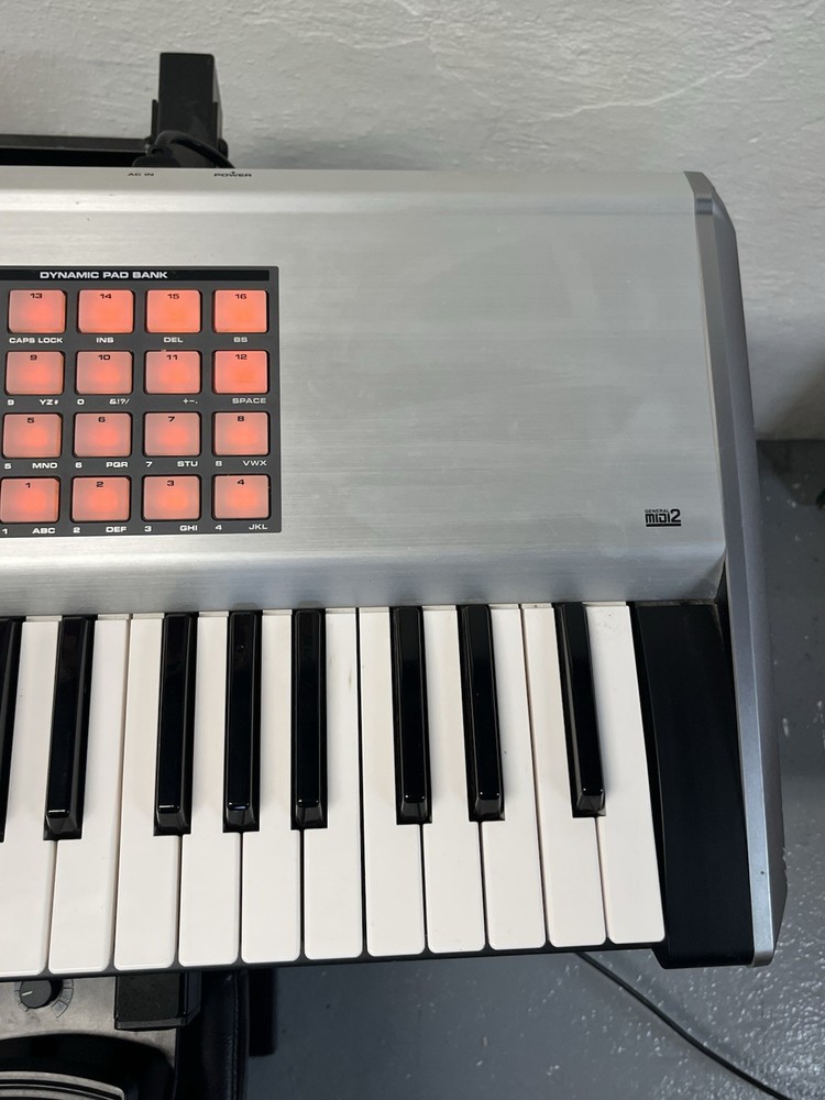 Roland Fantom X7 Synth