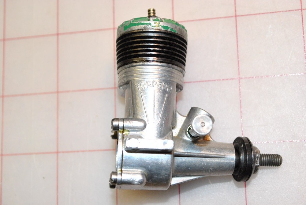 K&B TORPEDO 15 C/L MODEL AIRPLANE ENGINE, SHINY CASE, Nice!