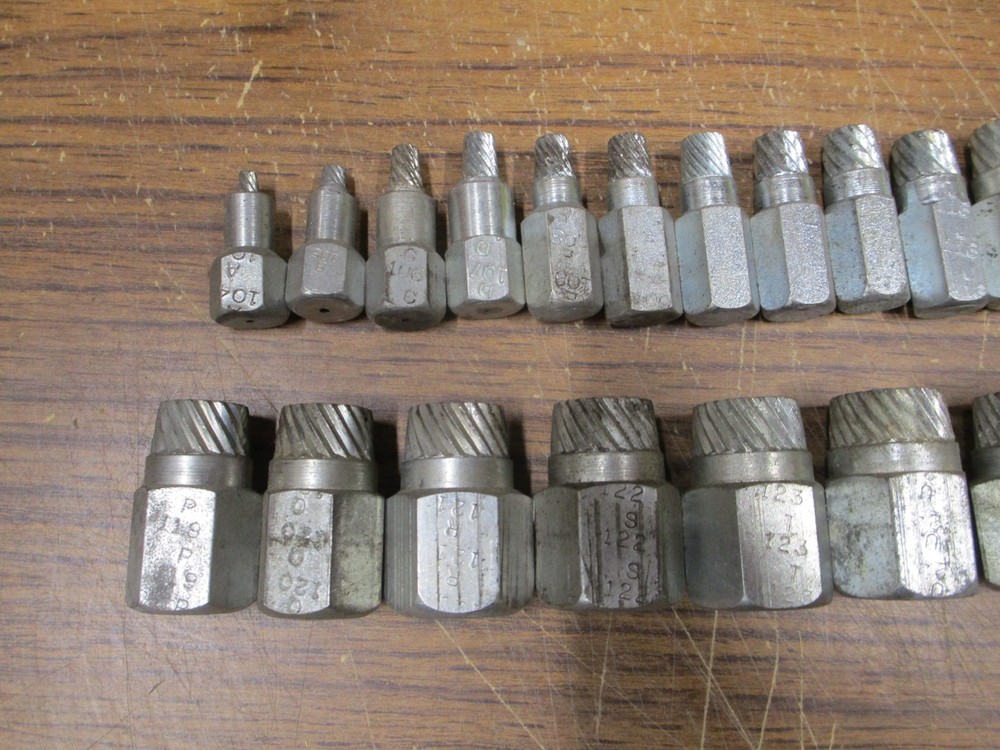 25 Piece Set Broken Screw Stud Screw Pipe Nipple Remover Extractor Kit