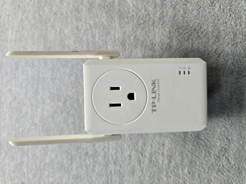 TP-link TL-WA860RE Range Extender With Power Outlet