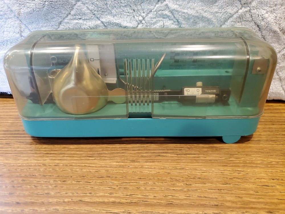 RCBS Reloading Model 10-10 Reloading powder and bullet Scale